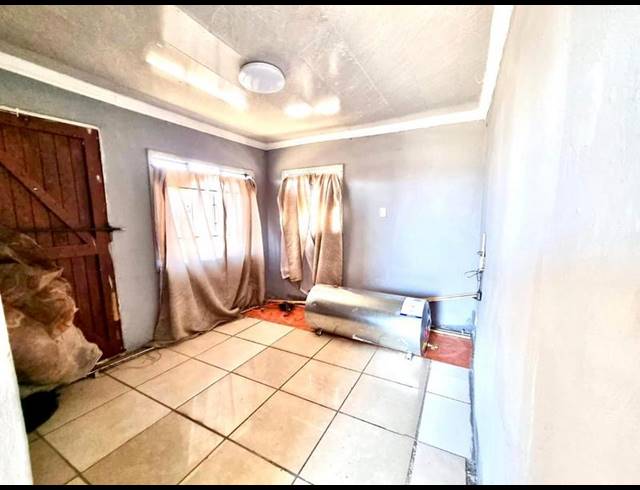 2 BEDROOM PROPERTY TO RENT IN LENASIA SOUTH